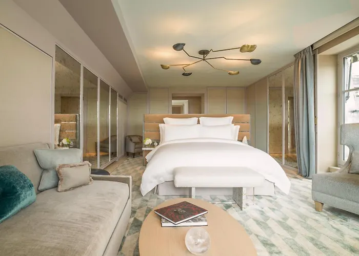 Отель De Crillon 5*