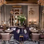 Hotell De Crillon 5*