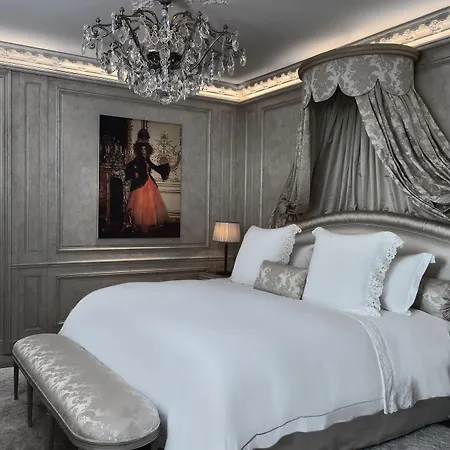 De Crillon Szálloda 5*