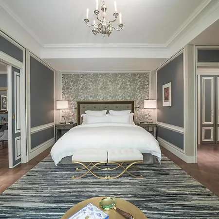 De Crillon Szálloda 5*