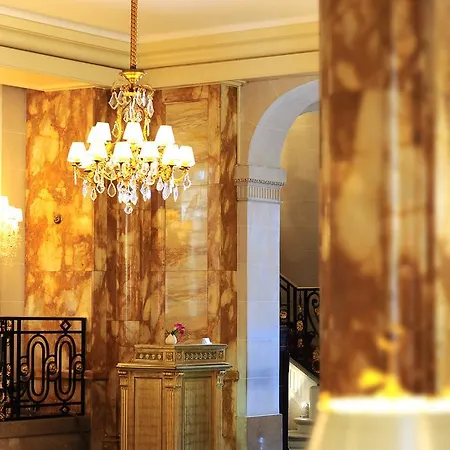 Szálloda De Crillon 5*