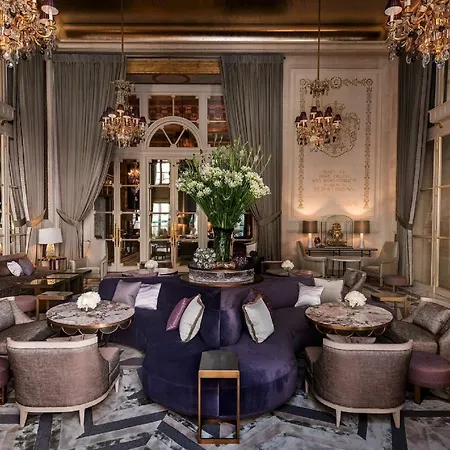 De Crillon Szálloda 5*