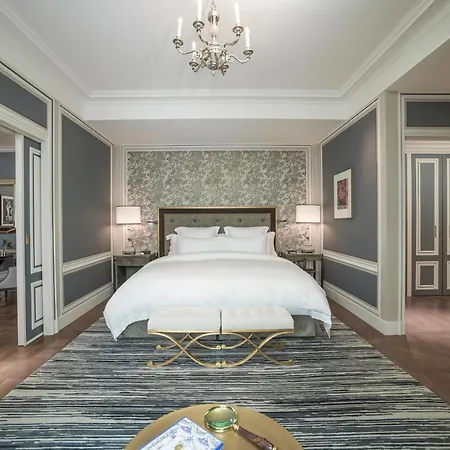 De Crillon Hotel 5*